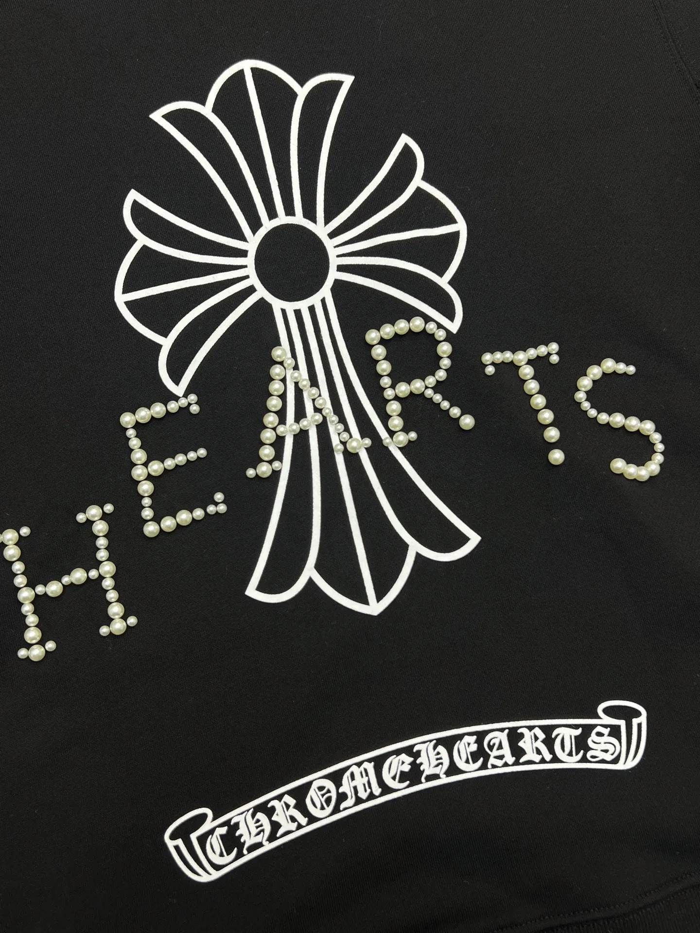 P350 𝗖𝗵𝗿𝗼𝗺𝗲 𝗛𝗲𝗮𝗿𝘁𝘀Cro Heart Pure cotton terry zipper hooded jacket High weight cotton double yarn 380g large terry fabric, fixed and dyed matching ribs, customized full set of accessories, clear letters and perfect restoration without difference. High-end atmosphere, full of class, imported rubber paddle printing graphics and customized bead blasting technology, all wiring is a special machine chain double line.  Size: M L XL XXL